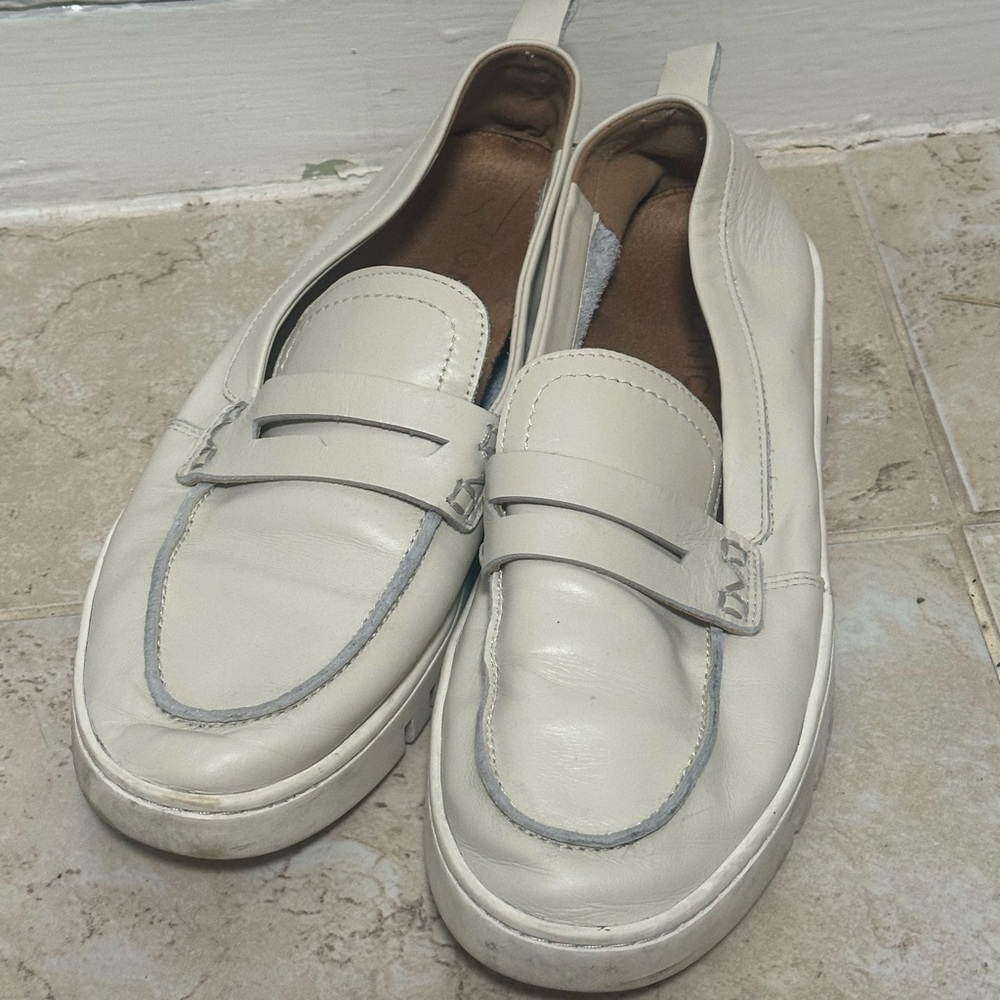 vionic cream leather loafer